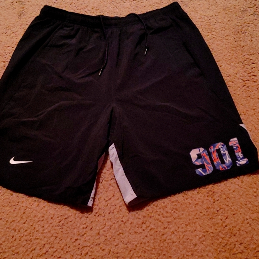 Nike size L Memphis tigers 901 shorts